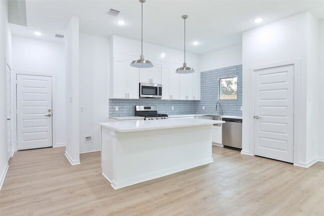 Foto del edificio - 9343 Lavender St