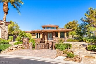 Building Photo - 2 Castle Oaks Ct