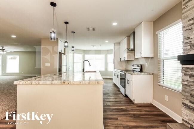 Foto del edificio - 8038 W Windrose Dr