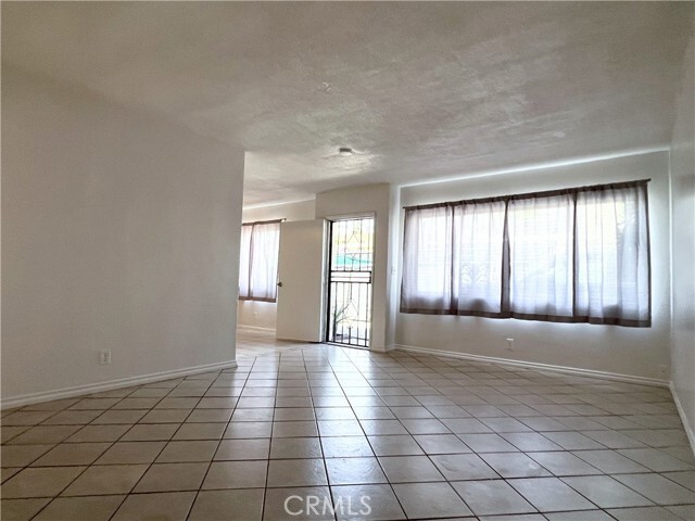 Building Photo - 216 N Dalton Ave