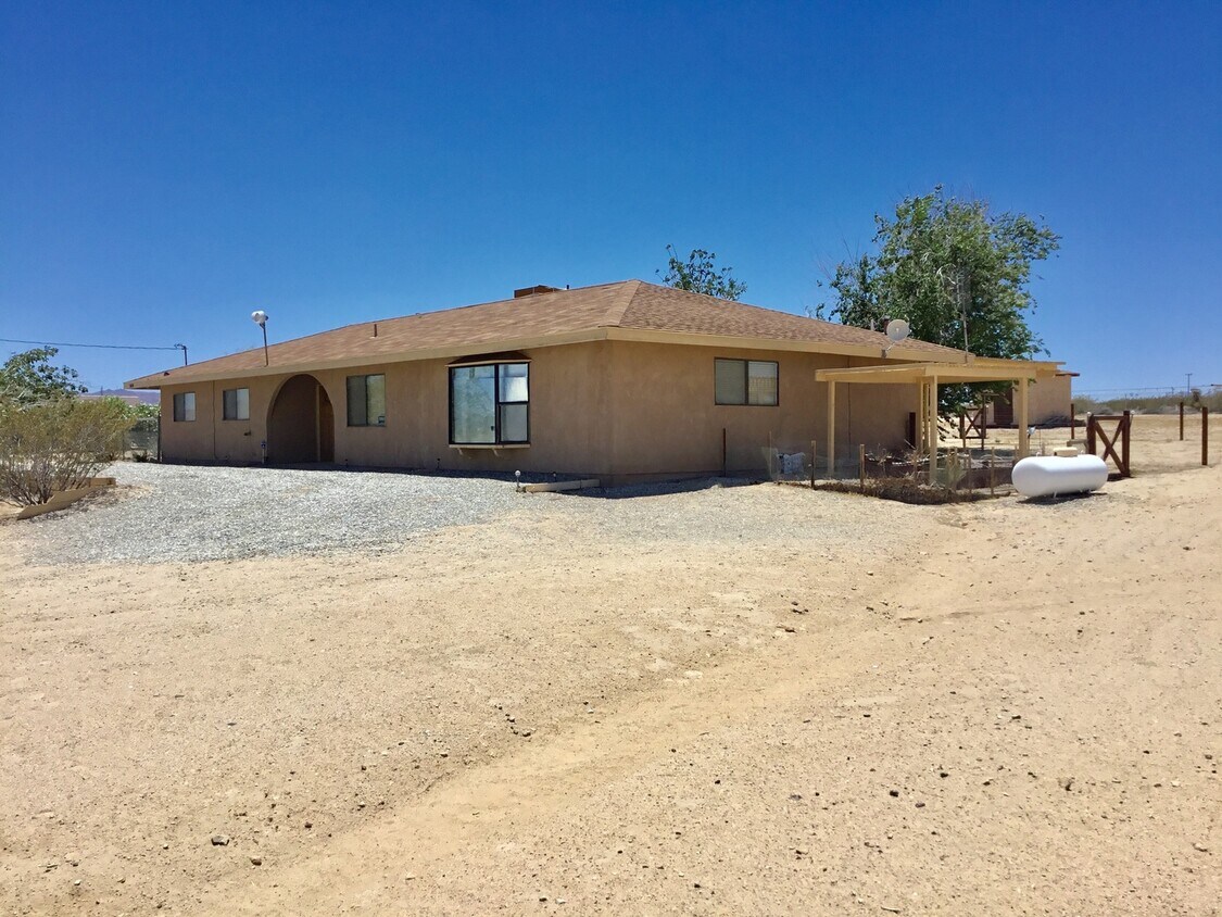 Huge House on a 2 1/2 acre lot in North J... - Huge House on a 2 1/2 acre lot in  North J...