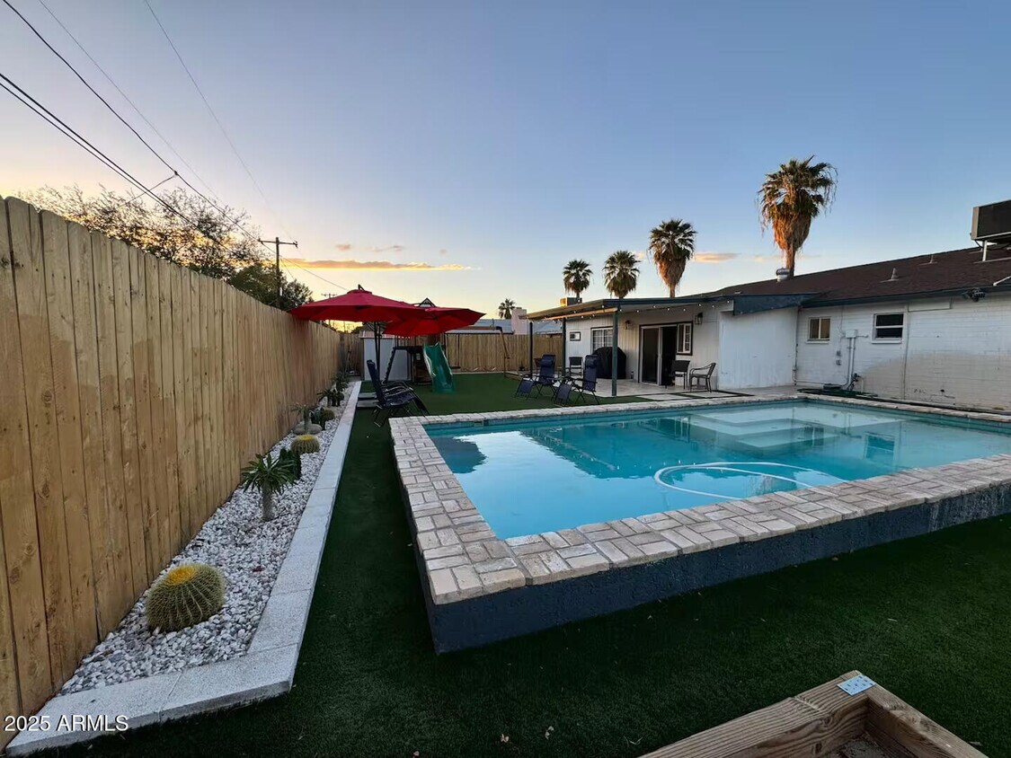Foto principal - 5435 E Virginia Ave