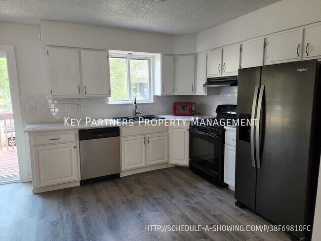 Building Photo - 8949 Hauser - 2022 Remodel!