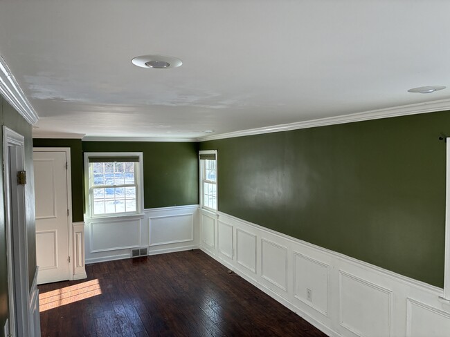 Building Photo - 19 College Dr