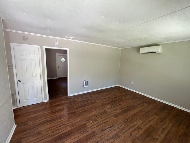 Building Photo - 2844 Shamrock Ln