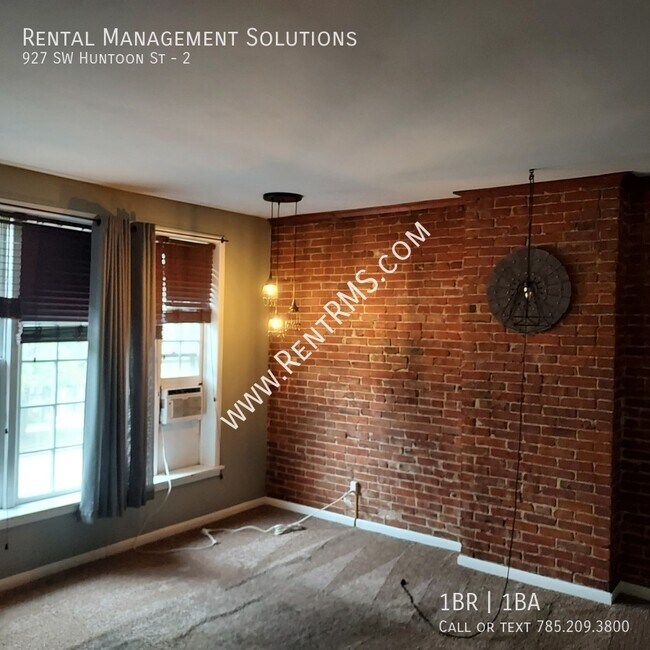 Building Photo - 927 SW Huntoon St