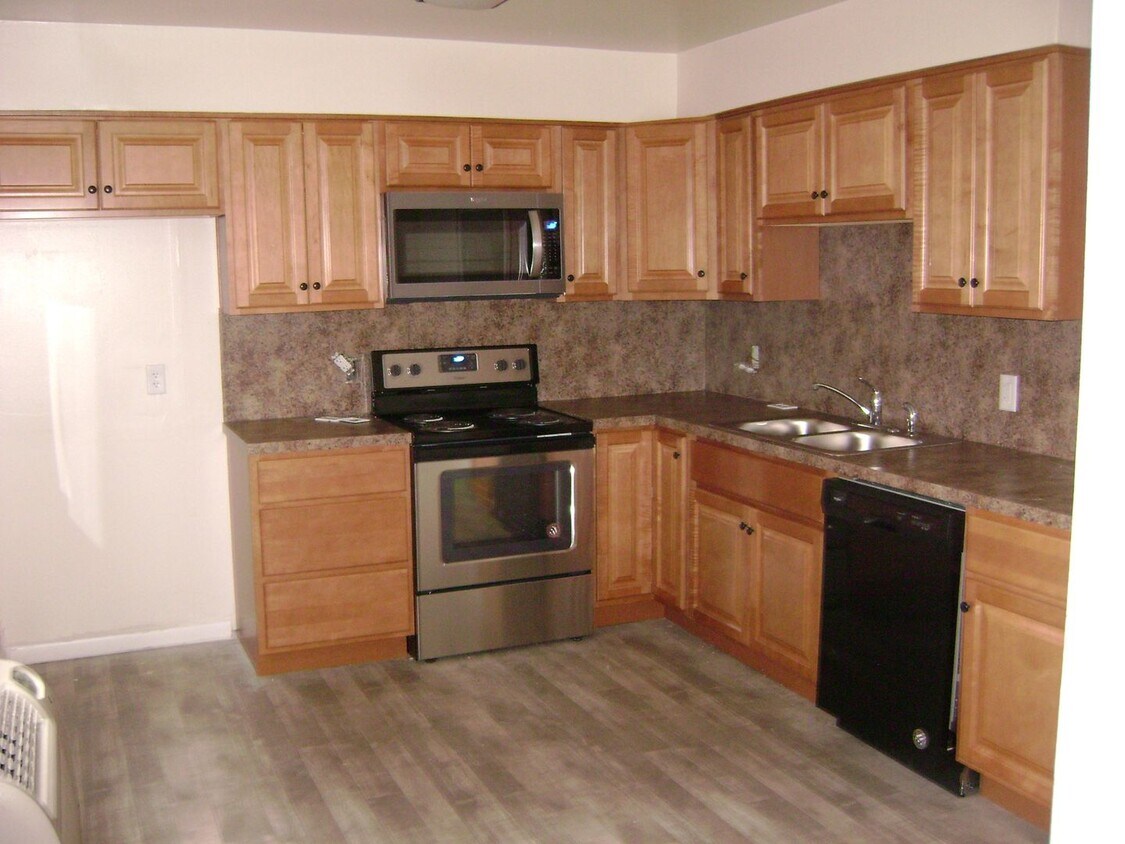 Foto principal - 3BR Townhome with garage! - Northampton School District