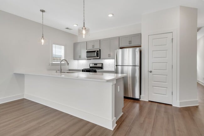 Building Photo - Pet-Friendly Home with Work-From-Home Space