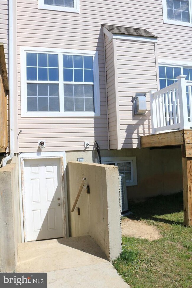 Building Photo - 344 Paradee Dr