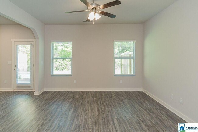 Foto del edificio - 632 The Heights Ln