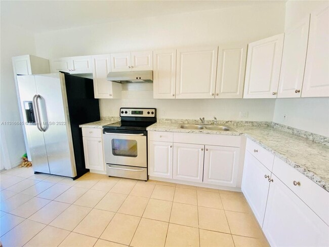 Building Photo - 13260 Old Biscayne Dr