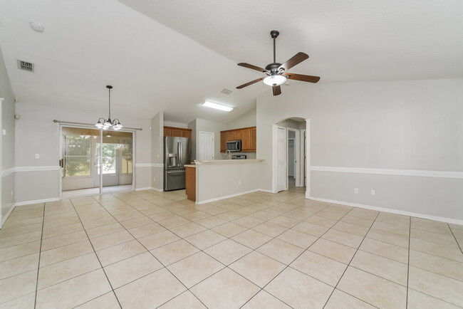 Building Photo - 926 Willow Run St