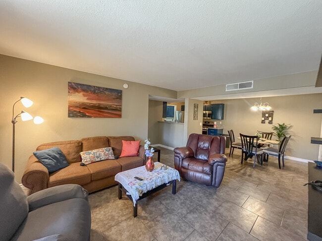 Building Photo - 7885 W Flamingo Rd