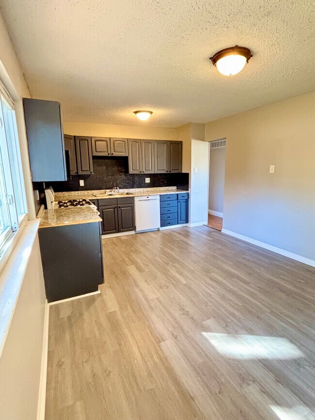 Foto del edificio - 710 Loyola Dr