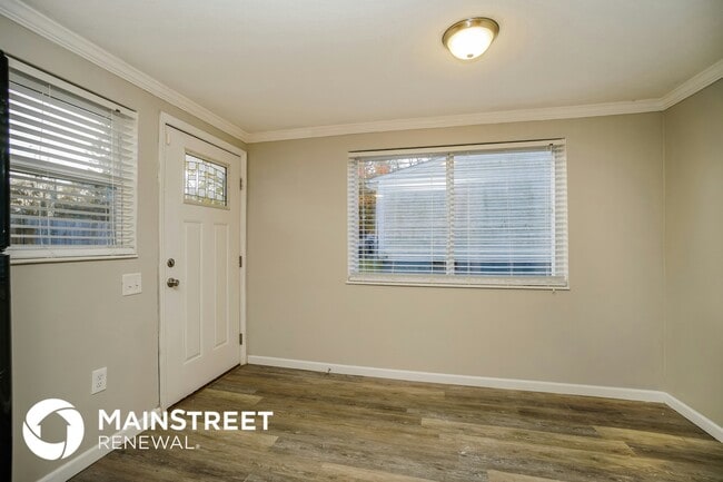 Building Photo - 2258 Majestic Dr W