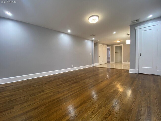 Foto del edificio - 27 Grand Blvd