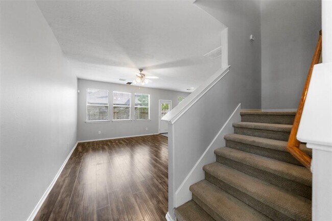 Foto del edificio - 12411 Saratoga Woods Ln