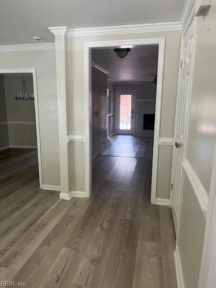 Building Photo - 1002 Colonial Meadows Way