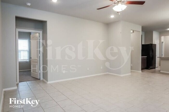 Building Photo - 40707 Gate Ridge Dr