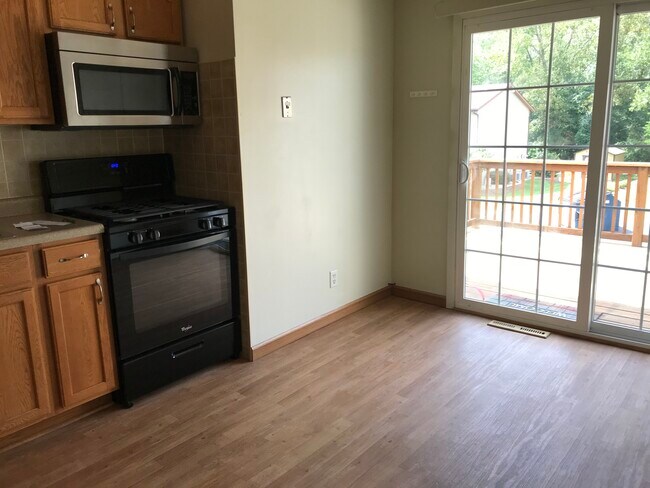 Sliding door to deck - 2211 Sturdy Rd