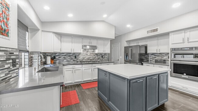 Foto del edificio - 2460 E Elgin St