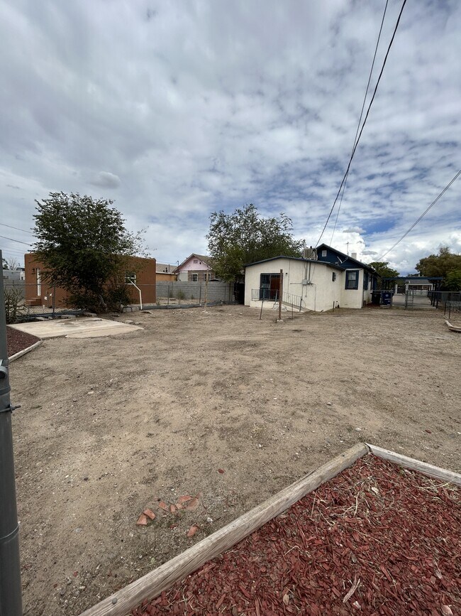 Foto del edificio - 1311 Edith Blvd SE