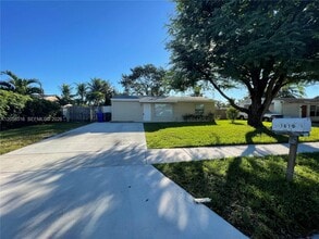Building Photo - 1810 SW 64th Terrace