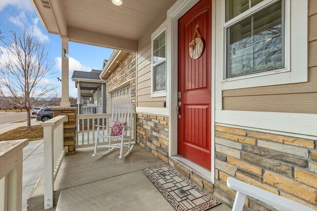 Building Photo - Beautiful 3 Bed 2.5 Bath House in NE Fort ...