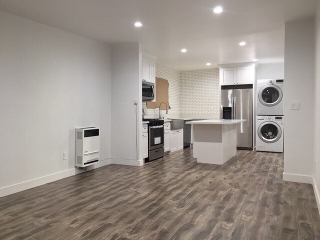 Foto principal - 1839 S La Brea Ave