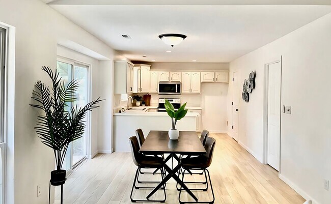 Building Photo - 81 E Southbrook Ct