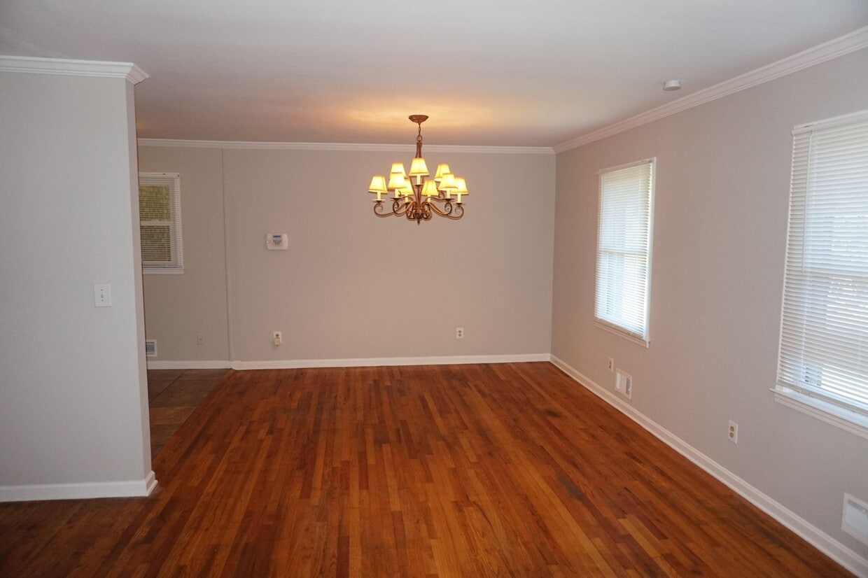 Spacious 5 bed 3 bath home located in Marietta - Spacious 5 bed 3 bath home located in Marietta