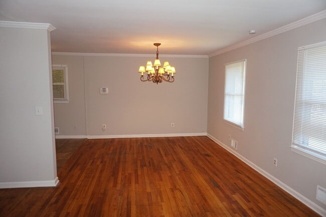 Spacious 5 bed 3 bath home located in Marietta - Spacious 5 bed 3 bath home located in Marietta