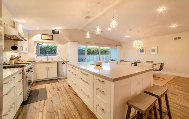 Cocina - 1530 Marine Ave