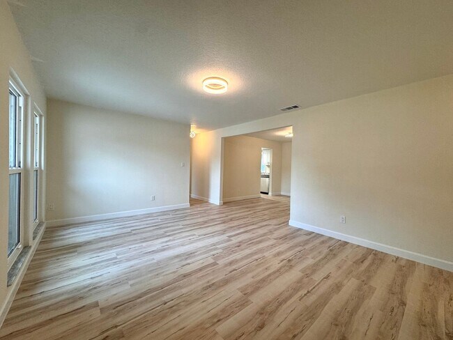 Foto del edificio - Move-In Special - $1,225 CREDIT! Three Bed...