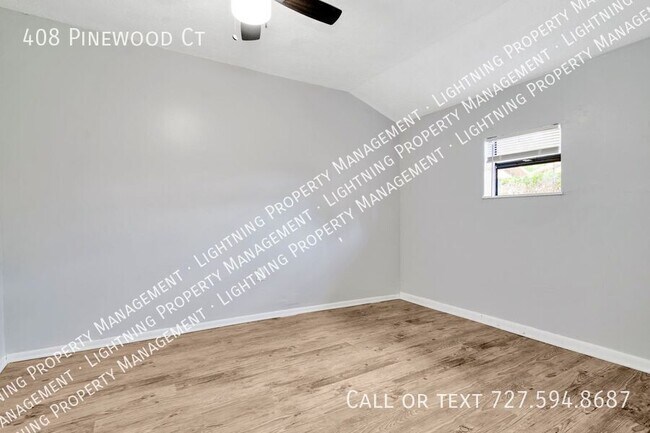Foto del edificio - 408 Pinewood Ct