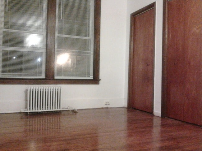 Building Photo - 130 College Pl