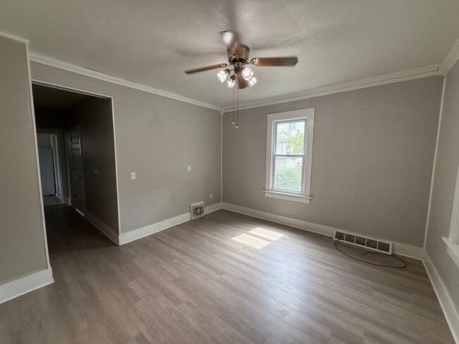 Foto del edificio - Spacious 4-Bedroom Home in the Heart of La...