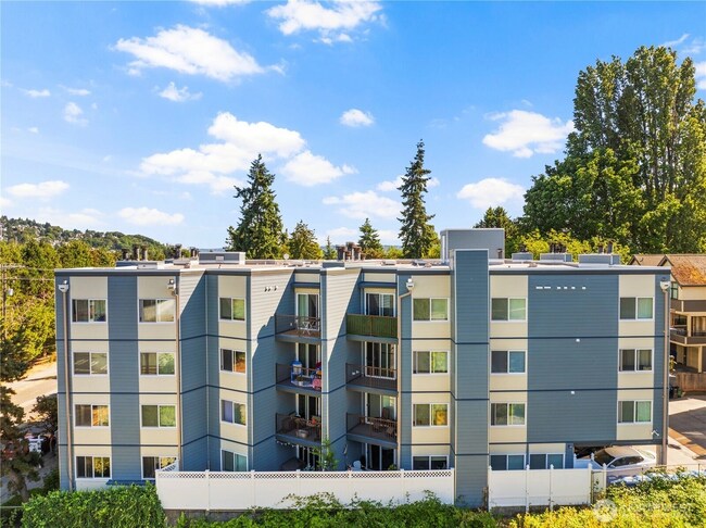 Building Photo - 3045 20th Ave W