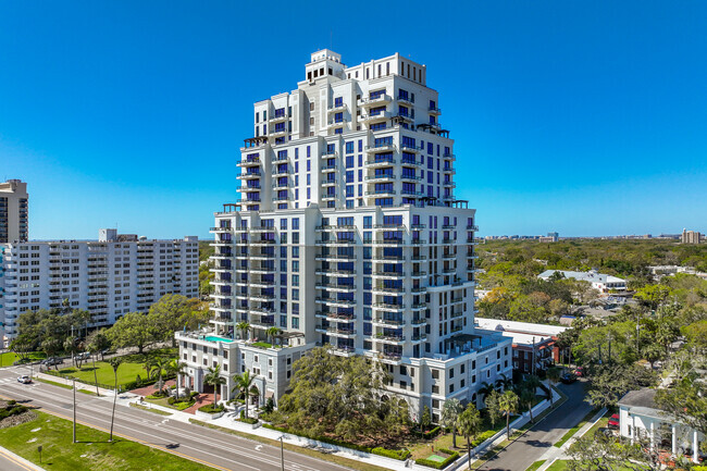 Building Photo - Hyde Park House