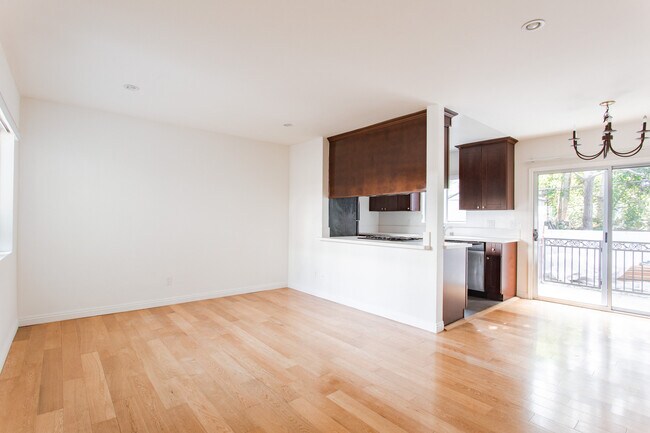 sala de estar - Newly renovated upper unit in quiet neighb...