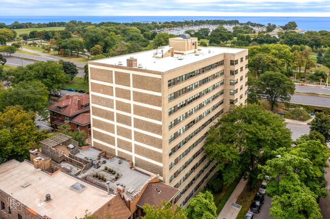 Foto del edificio - 4200 N Marine Dr