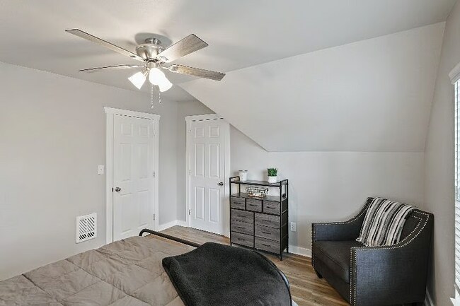 Building Photo - 1001 N Elm St