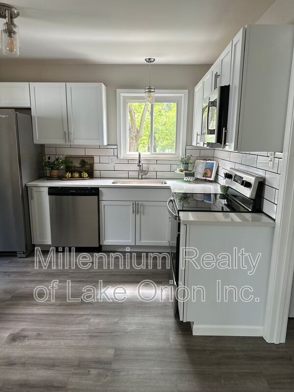 Foto del edificio - 4811 Summerhill Dr