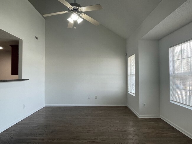Building Photo - Renovated, Affordable Townhouse in College Park