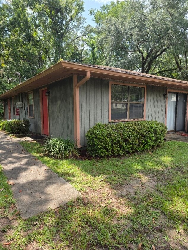 Primary Photo - 1489 Hampton Pl
