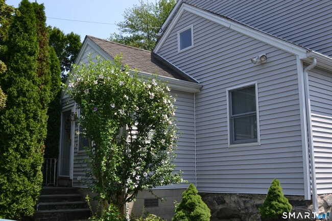Building Photo - 40 Emma Rd