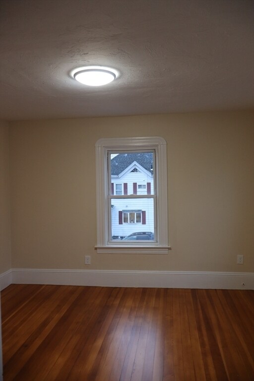 Building Photo - 952 Temple St