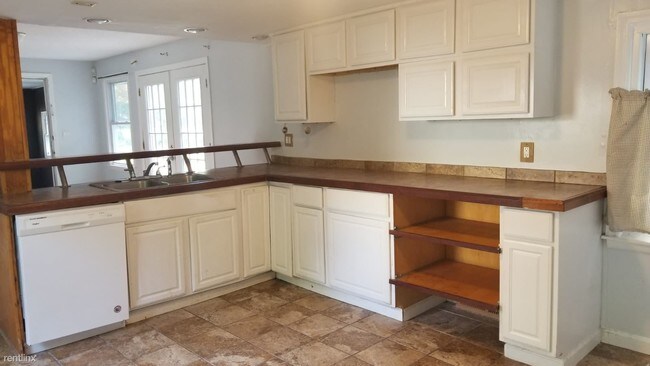 Building Photo - 4 br, 2 bath House - 100 Valley St
