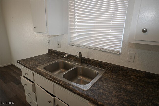 Foto del edificio - 715 N 11th St