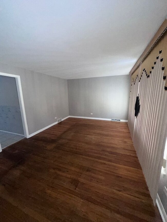 Building Photo - Gage Park 3 bedroom house for Rent